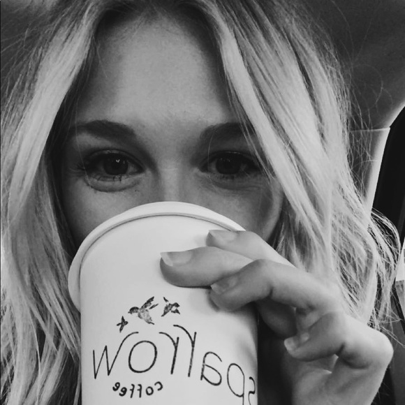 Meet your Posher, Kendall - Picture 1 of 1